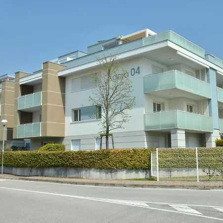 Charming With Garden View Apartment Bibione