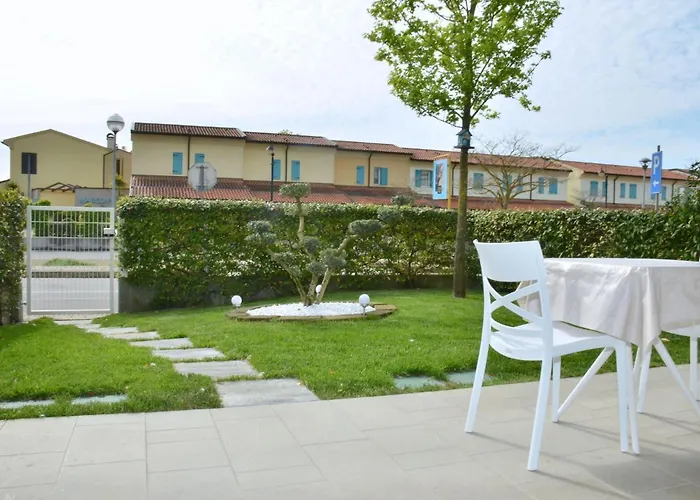 아파트 Charming With Garden View