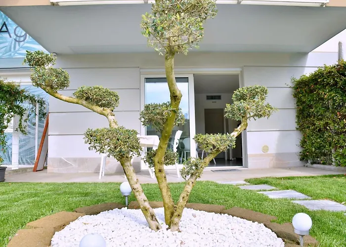 아파트 Charming With Garden View