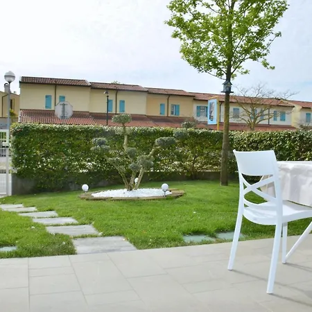 Daire Charming With Garden View